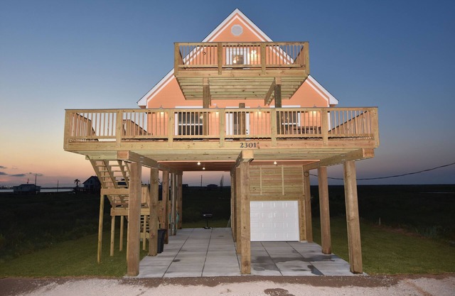 3BR, MAISON SURFSIDE AVEC UNE VUE IMPRENABLE SUR L'OCÉAN ET LA BAIE! À DEUX PAS DE LA PLAGE