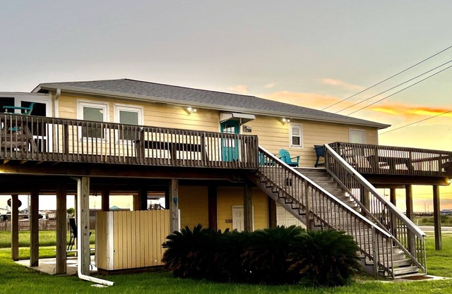 Surfside Beach Home 6 beds. Sleeps 8 to 10