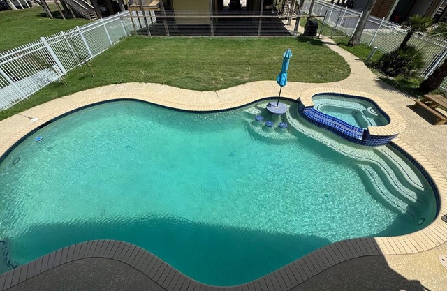 Surfside Oasis Family Retreat: Beachfront, 2 houses, 6 Bed/6 Bath, Pool, Spa