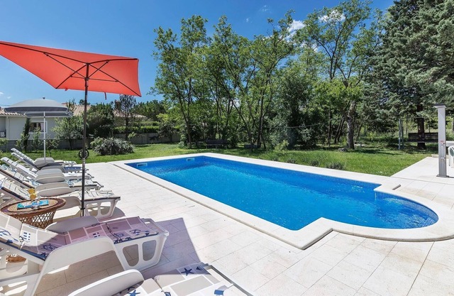 Villa pour 12 personnes au milieu de la nature et de la verdure, proche de la ville de Rabac