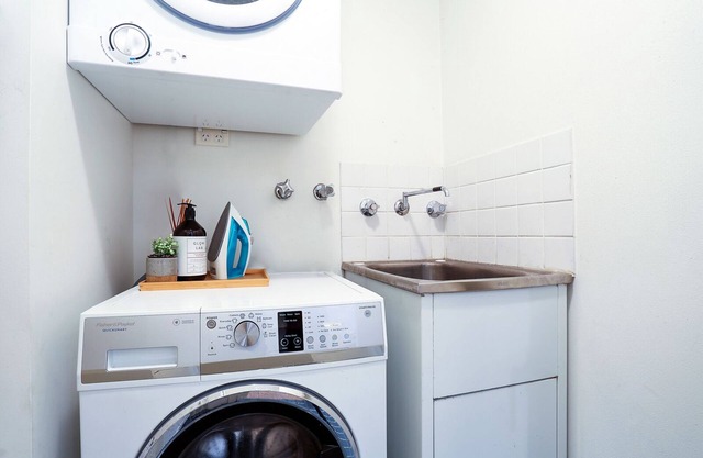 Surry Hills l Two Bedroom l Pet Friendly