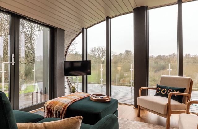 Sustainable 2BD Pod on Old Chalford Farm