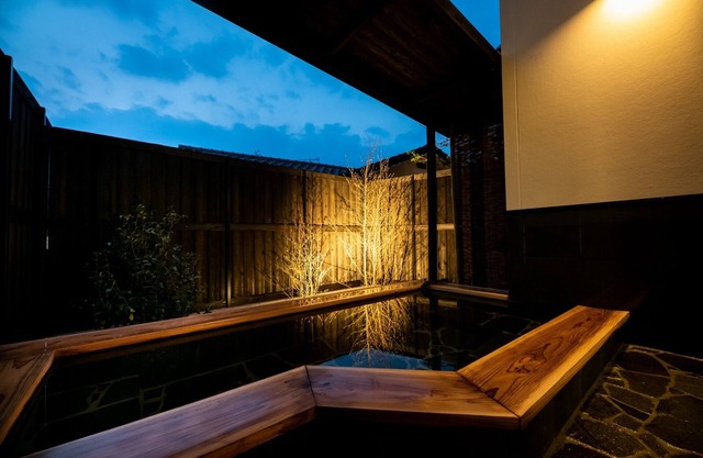 Suzu Close to Kinrinko and Yunotsubo street / Yufu Ōita