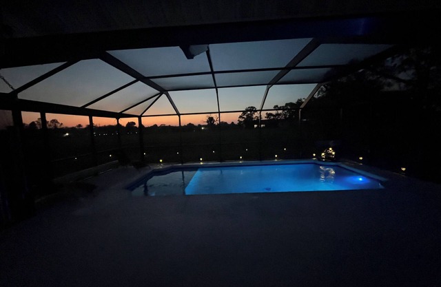 SW Florida close to beach. HEATED SALT WATER POOL