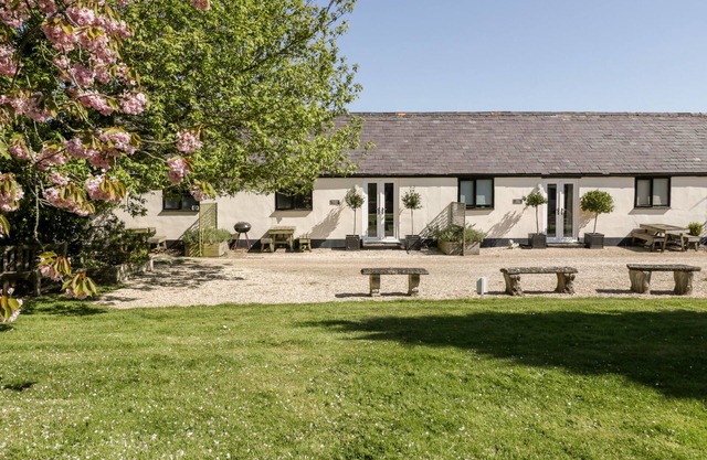 Swallow Cottage, SEMLEY