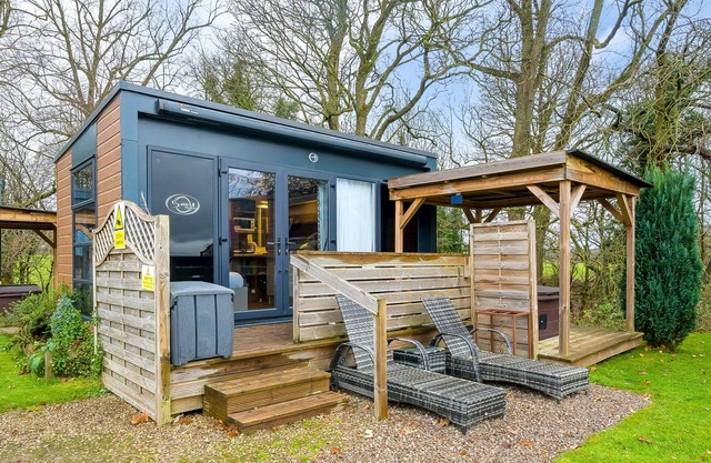 SWALLOW, pet friendly, with hot tub in Armathwaite