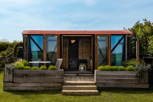 Swallowfield Glamping-Station Master