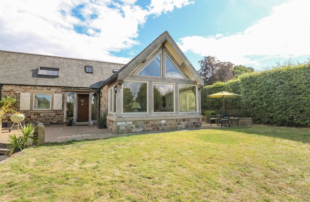 SWALLOWS BARN, family friendly, with a garden in Chesterfield