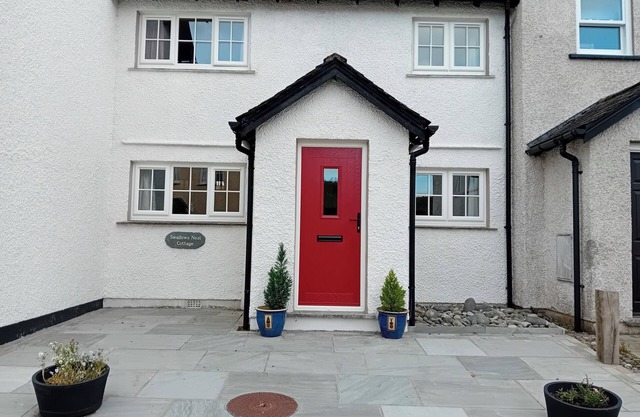 SWALLOWS NEST COTTAGE, pet friendly, with a garden in Hawkshead