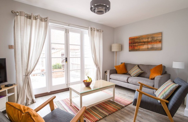 SWAN COTTAGE, familial et convivial, avec un jardin à Arundel, Ref 996726