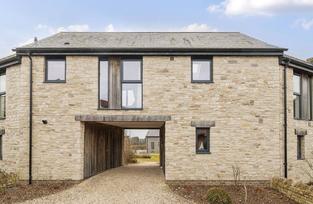 Swan Cottage - sleeps 4 guests in 2 bedrooms