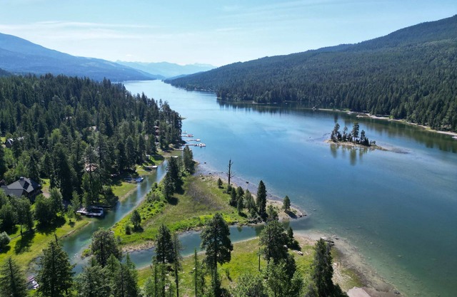 Swan Lake Chalet & Guest House