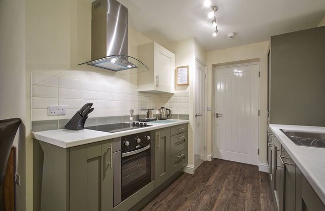 Swan Place 2 Bedroom | Close to Swindon City Center | Ready for Family Stay