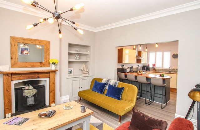 SWANAGE BAY, pet friendly, country holiday cottage in Swanage