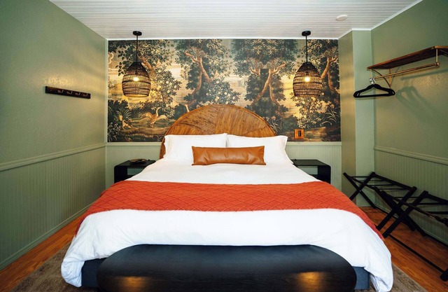 Swank Boutique Suites | King with Double Shower