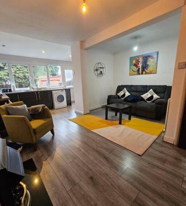 SwankyHome 4 Groups Near M5.