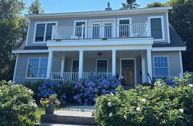 Sweeping Ocean Views in Cape Elizabeth Maine