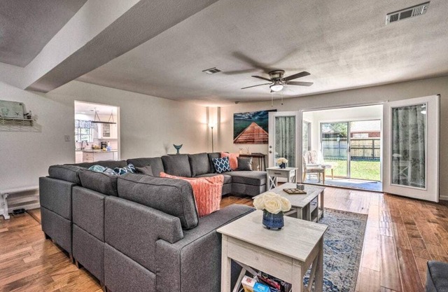 Sweet Beach Serenity for Families-8 mins from beach! With Pool!