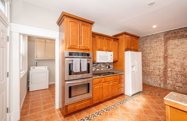 Sweet Escape – Historic Northern Cinci Home for 10! Just 10 Min to Downtown