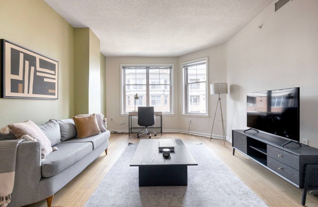 Sweet Foggy Bottom 1BR w/ Roof Pool & Coffee Shop, nr GU, by Blueground