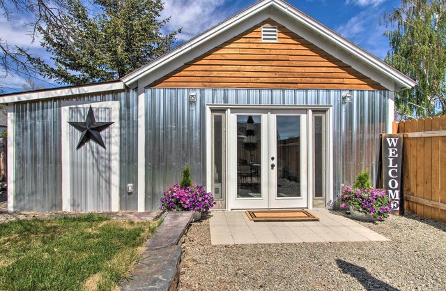 NEW! Sweet Helena Cottage, Pet Friendly & Walkable