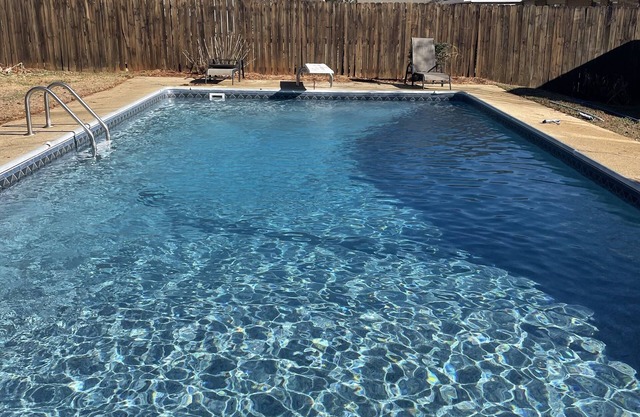 Sweet Home Alabama 4BR 2BA oasis w/pool WI-FI Free Parking