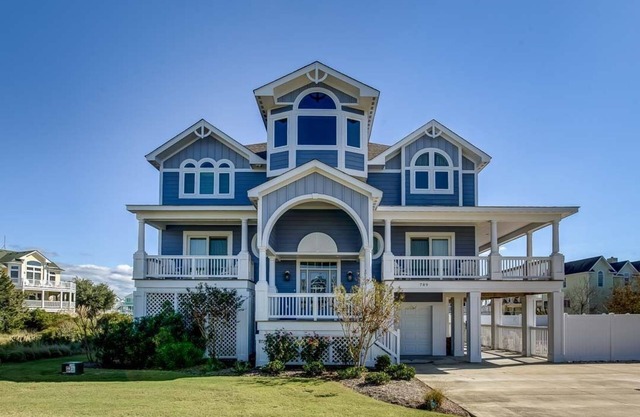 Douce maison Caroline | Piscine privée, bain à remous | 1750 ft de la plage | Corolle