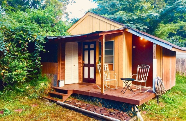 Sweet Little Glamping Cottage w/AC - Durham, NC
