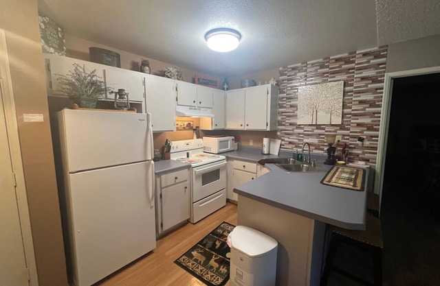 Sweet Mountain Condo - FURNISHED