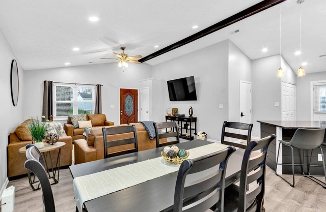 Sweet Retreat Located in NW Columbus- close to highways and shopping!