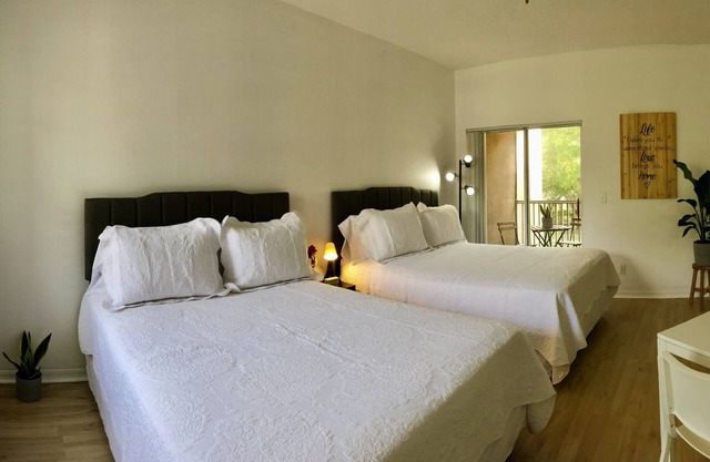 PGA / Mets Studio Modern Clean & Relaxing Apt B