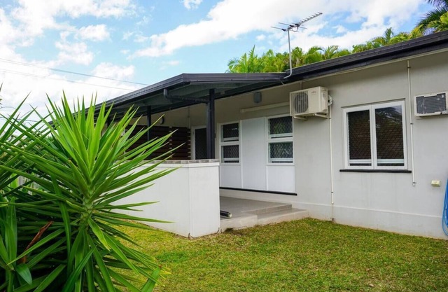 Sweet & Tidy 2BRM 1BATH apartment in Mundingburra