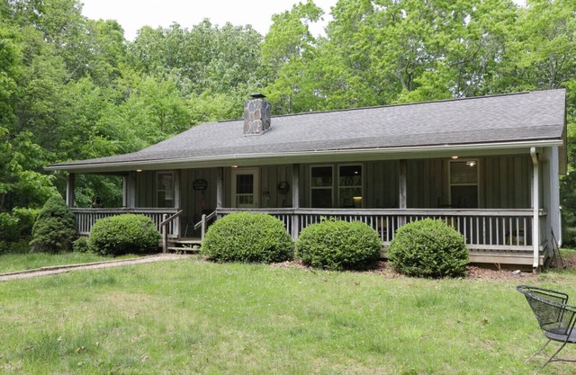 Sweetwater Cabin - secluded and peaceful, by Buffalo Mountain Getaway