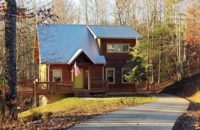 Sweetwater Lodge, Waiting for You! Motorcycle Friendly w/Poker Table in Gameroom