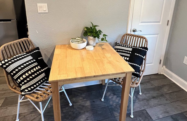 Swell - a cozy studio close to the beach and local shops/attractions