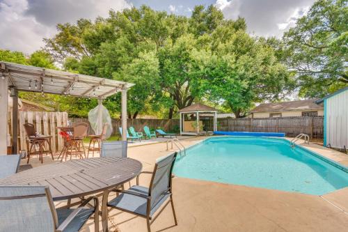 Swim, Golf and Relax Family-Friendly Pensacola Gem