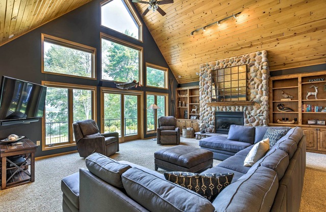 Accueil Lakefront Hayward w / Fire Pit par Ski Trails!