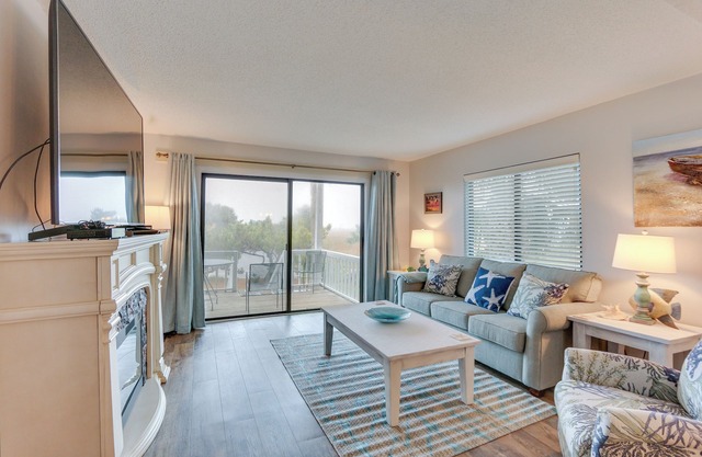 NOUVEAU! Condo de luxe en bord de mer: jouer, nager, se détendre!