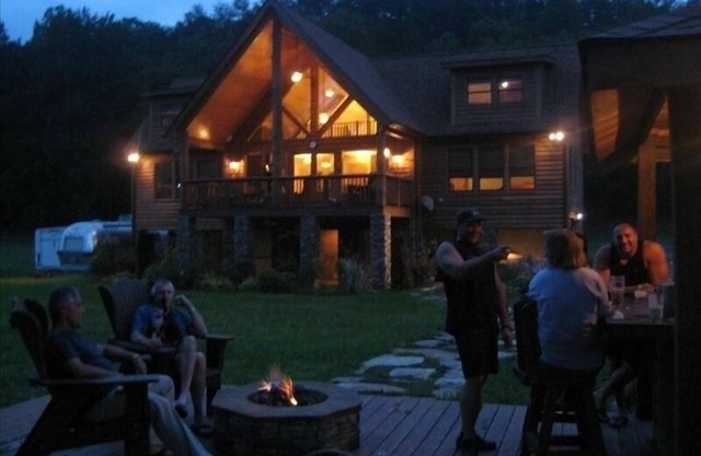 Luxueux personnalisée Riverfront Retreat sur 7 acres