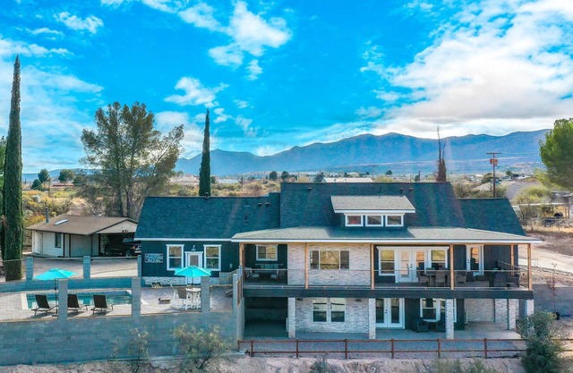Swim & Stay at Old Town Overlook Across from Merkin Vineyards