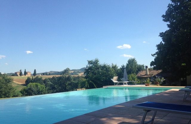 Piscine et détente sur les collines de Bologne entre art, moteurs, cuisine