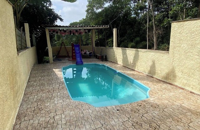 HOUSE WITH POOL AND BARBECUE