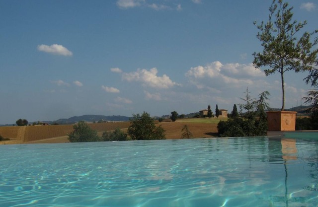 Piscine, bien-être et détente dans les collines de Bologne