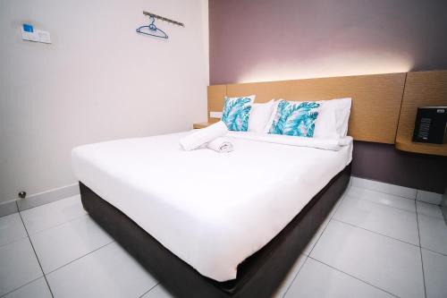 Swing & Pillows - Johor Bahru