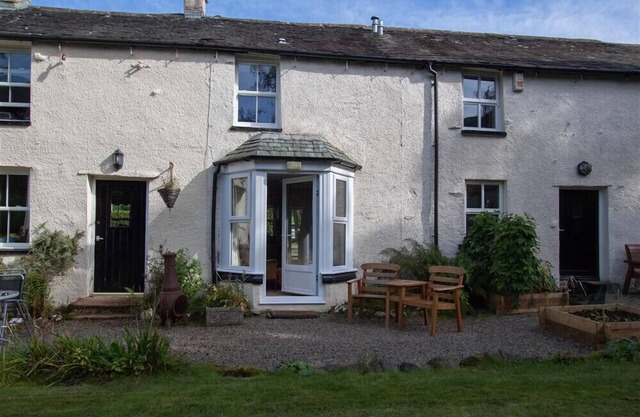 SWINSIDE COTTAGE, pet friendly, with open fire in Keswick