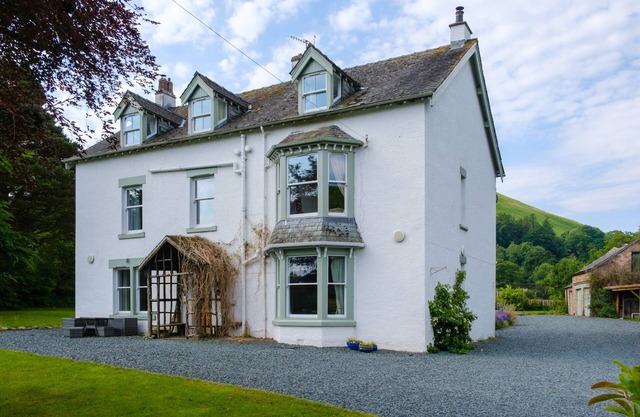 SWINSIDE LODGE, pet friendly, character holiday cottage in Keswick