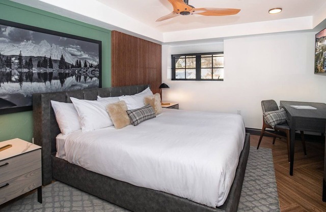 Switchback Family Suite | King + Double Twin Bunks at Gravity Haus Vail
