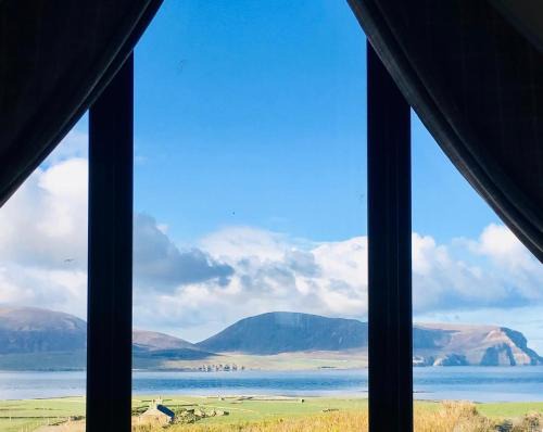 Switha - Luxury home in Stromness, Orkney with outstanding views and hot tub