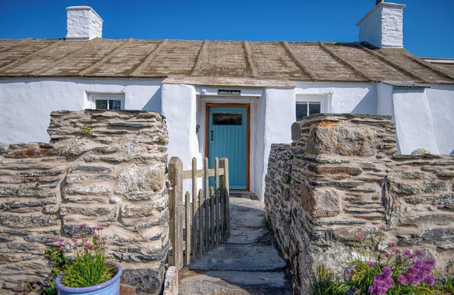 Swn y Mor, Holiday Cottage Abereiddy, Sleeps 6, 3 bedrooms, bathrooms