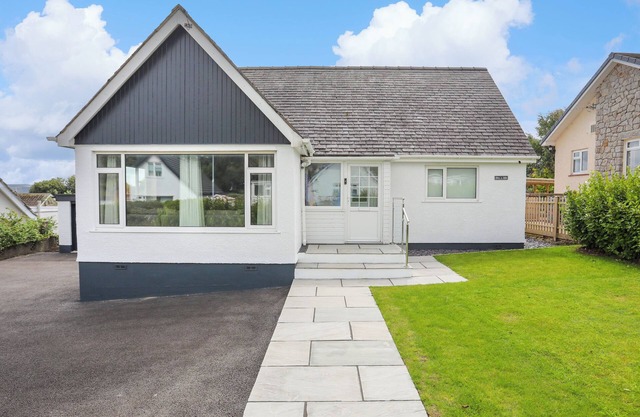 SWN Y MOR, pet friendly, country holiday cottage in Benllech